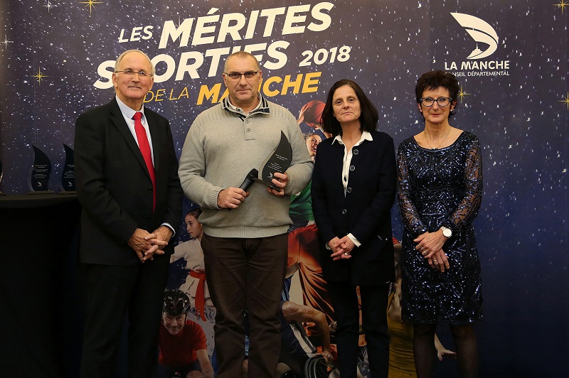 Guy CAPIEMONT félicité pour son investissement bénévole !
